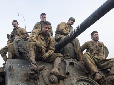 Brad Pitt dirige a la tripulación de un tanque en 'Corazones de acero'
