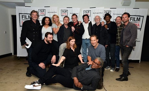 Tarantino junto al reparto que participó en la lectura del guión de 'The hateful eight'