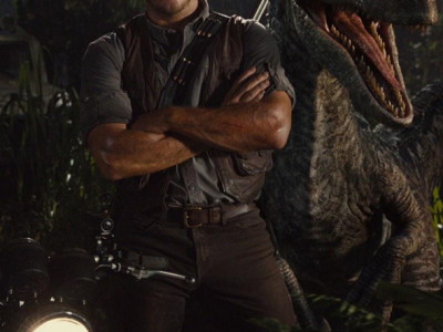 Chris Pratt y un Velociraptor en 'Jurassic World'