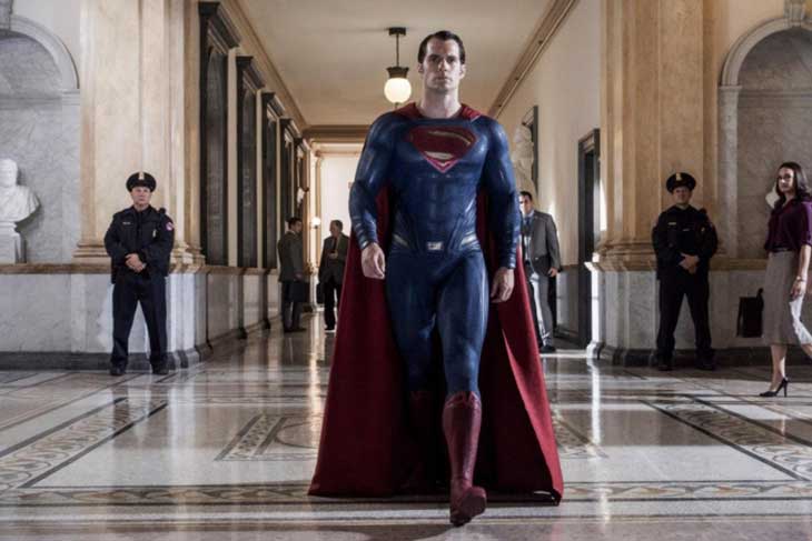 Superman pasea tan ancho en una imagen de Batman v Superman: el amanecer de la Justicia
