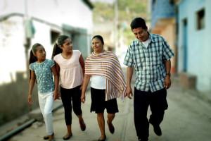 Aquí y allá interior1