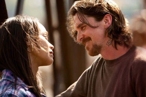 Christian Bale y Zoe Saldana en 'Out of the furnace'
