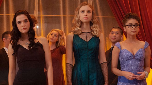 Baile vampírico en 'Vampire Academy'