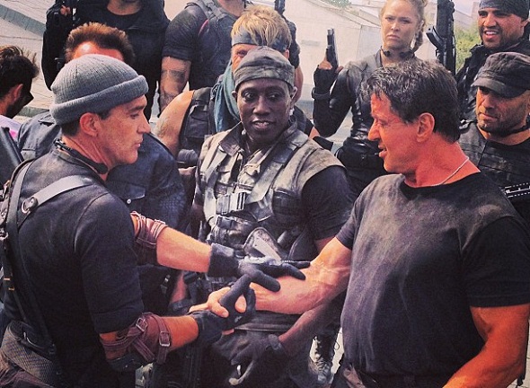 Antonio Banderas, Wesley Snipes y Sylvester Stallone entre otros mercenarios Antonio Banderas, Wesley Snipes y Sylvester Stallone entre otros mercenarios