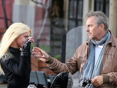 Kevin Costner y Amber Heard en 'Three days to kill'