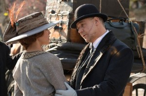 Brown Findlay y Russell Crowe en 'Cuento de invierno'