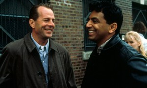 Bruce Willis y M. Night Shyamalan en el rodaje de 'El sexto sentido'