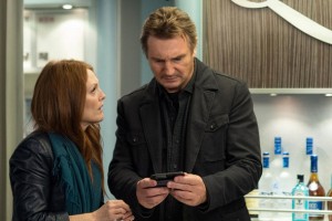 Liam Neeson y Julianne Moore en 'Non-Stop'
