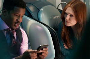 Nate Parker y Julianne Moore en 'Non-Stop'