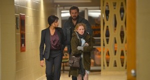 Ryan Reynolds junto a Mireille Enos y Rosario Dawson en 'The captive'