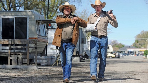 Primera imagen de 'The man on Carrion road' con Patrick Wilson e Ian McShane