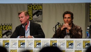 Matthew McConaughey junto a Christopher Nolan en la Comic Con