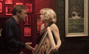 Waltz y Adams discuten en una imagen del film