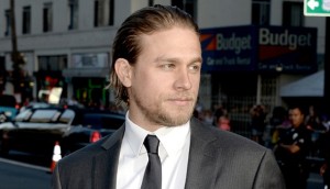 Charlie Hunnam podría interpretar al rey Arturo