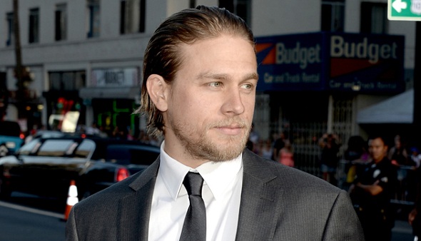 Charlie Hunnam podría interpretar al rey Arturo