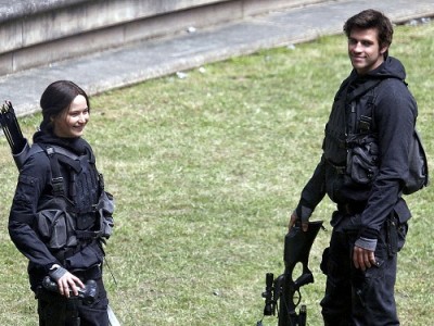 Jennifer Lawrence y Liam Hemsworth en el rodaje de 'Los juegos del hambre: Sinsajo'