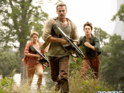 Los protagonistas de 'Insurgente', en la primera imagen oficial de la película