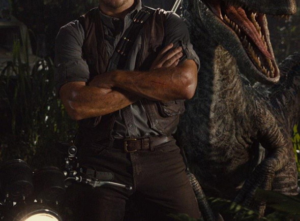 Chris Pratt y un Velociraptor en 'Jurassic World'