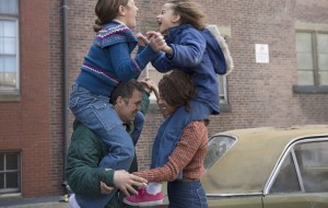 Mark Ruffalo y Zoe Saldana juegan en 'Infinitely polar bear'