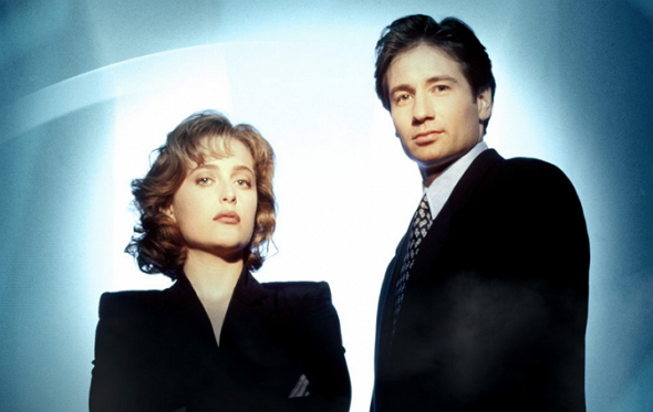 David Duchovny y Gillian Anderson en una imagen de 'Expediente X'