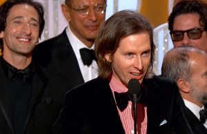 Wes Anderson recoge la estatuilla de 'El gran hotel Budapest'