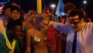 Fotograma de 'El Gurú de las Bodas'. Fiesta.