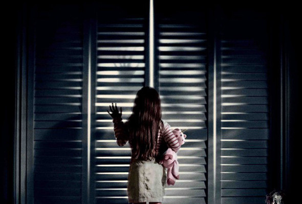 Imagen del póster original del reboot de Poltergeist
