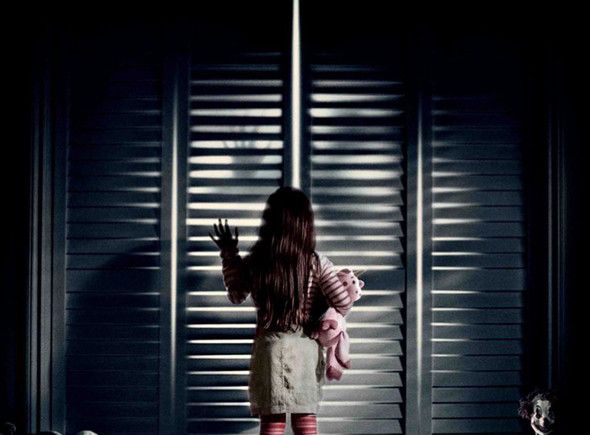 Imagen del póster original del reboot de Poltergeist