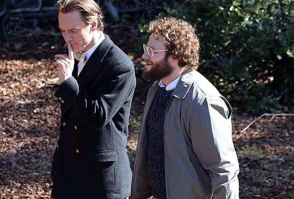Michael Fassbender y Seth Rogen en el rodaje de 'Steve Jobs'