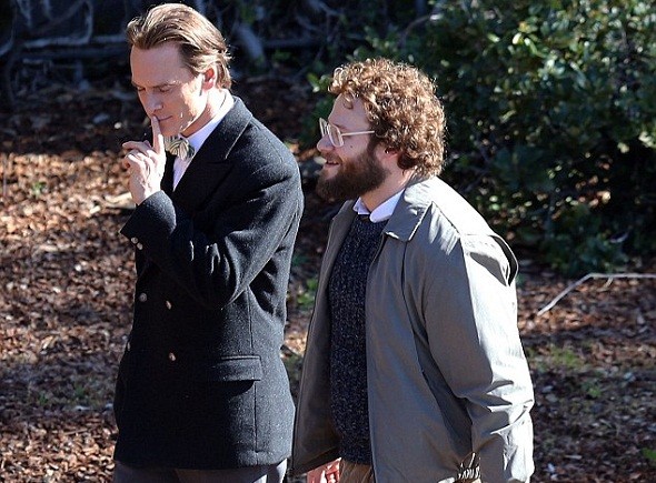 Michael Fassbender y Seth Rogen en el rodaje de 'Steve Jobs'