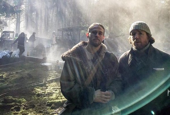 Hunnam y Ritchie en el rodaje de 'Knights of the round table'