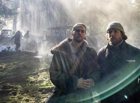 Hunnam y Ritchie en el rodaje de 'Knights of the round table'