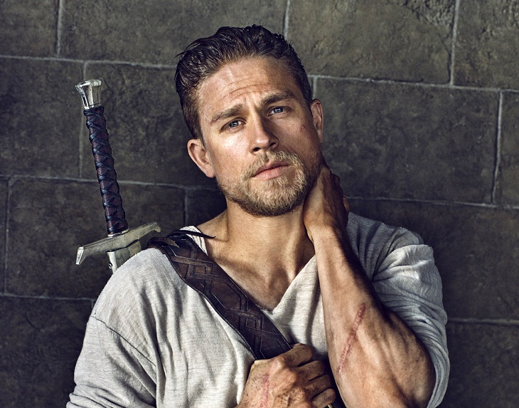 Charlie Hunnam será el rey Arturo
