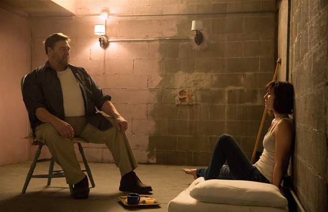 Mary Elizabeth Winstead y John Goodman en Calle Cloverfield 10