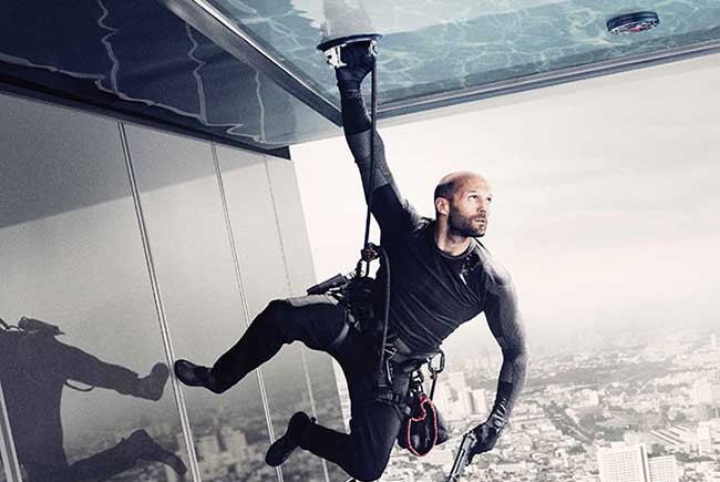 Póster en español de Mechanic: Resurrection destacada