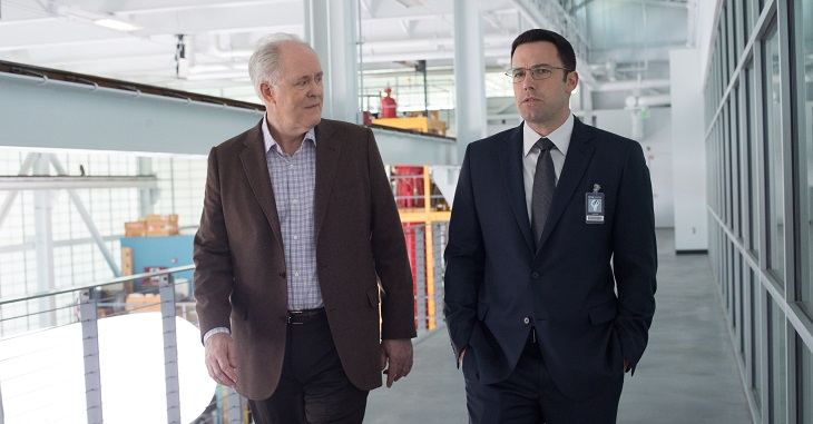 Affleck y Lithgow en el film