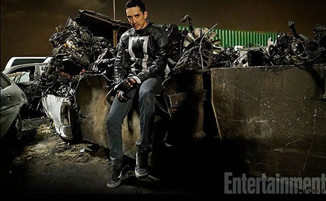 Gabriel Luna como Robbie Reyes destacada