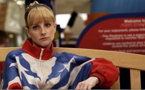 Sony Pictures Home Entertainment ha lanzado en DVD 'Bronce', película inédita en España, co-escrita y protagonizada por Melissa Rauch. La actriz, mundialmente conocida por su papel de “Bernadette” en The 'Big Bang Theory'
