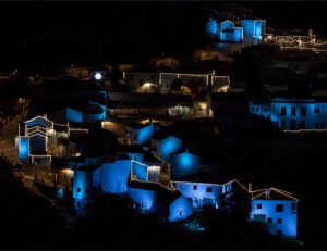 El Pueblo Pitufo brilla más que nunca, os enseñamos su recién inaugurado alumbrado navideño
