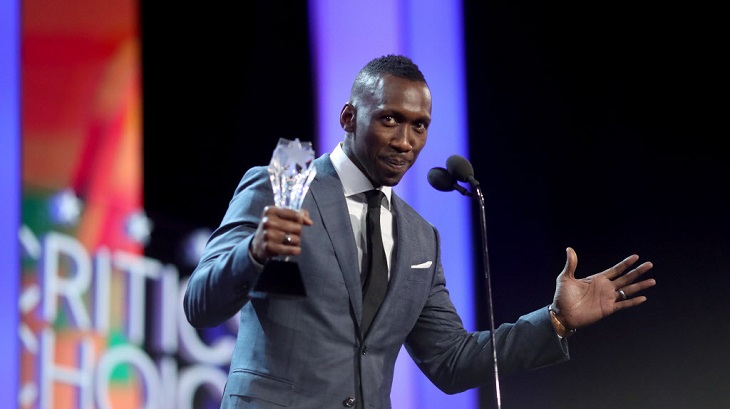 Mahershala Ali vence por 'Moonlight'