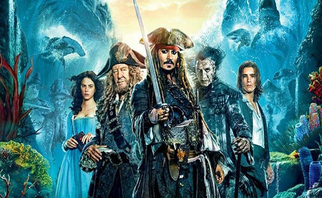 Nuevo póster en español de 'Piratas del Caribe: la venganza de Salazar' destacada
