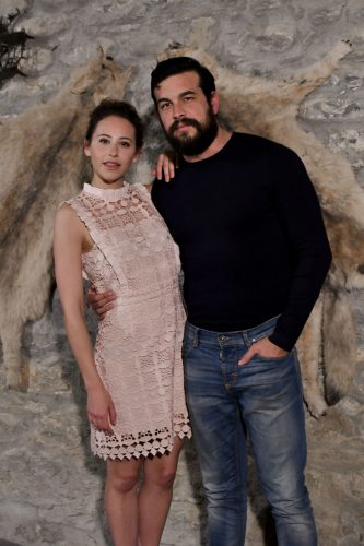 Mario Casas, Irene Escolar y Ruth Díaz protagonizan ‘Bajo la piel de lobo’ de Samu Fuentes