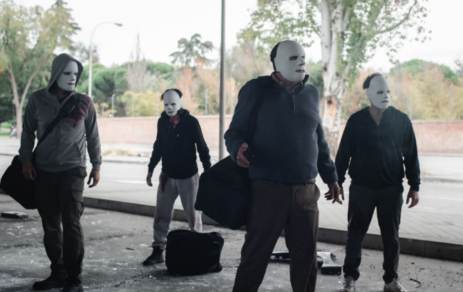 Fotograma oficial de Colisión con los atracadores enmascarados