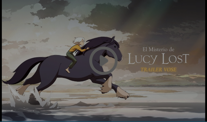 Imagen promocional del tráiler de El misterio de Lucy Lost, con Lucy a caballo