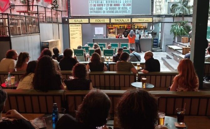 Público durante una función del espectáculo VHZ en Sala Equis de Madrid