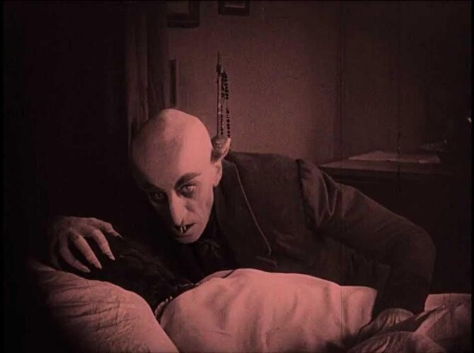 Max Schreck como el conde Orlok en Nosferatu (1922), imagen del tráiler oficial de Kino Lorber.