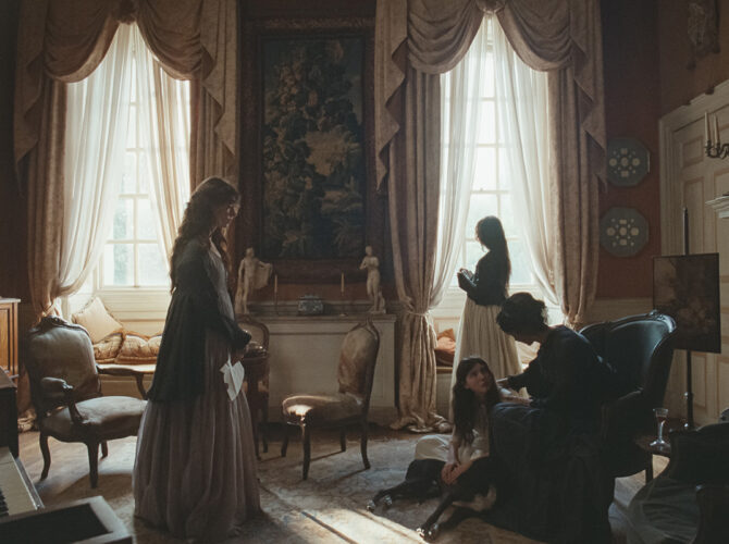 Escena de la nueva Sentido y sensibilidad de Georgia Oakley. Fotografía oficial facilitada por Universal Pictures España.